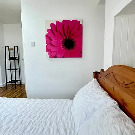 Holiday home Hisa Luciano For 5 Near